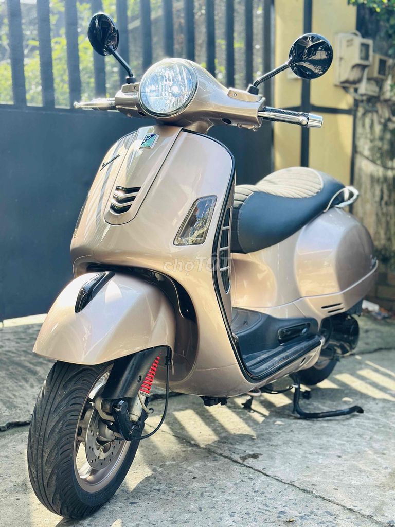 Piaggio Vespa GTS 125 2015 3VAL IE Vàng đồng. Mua bán Xe máy tại Quận 12 Tp Hồ Chí Minh được đăng bởi Ta Thanh Thai hình 4