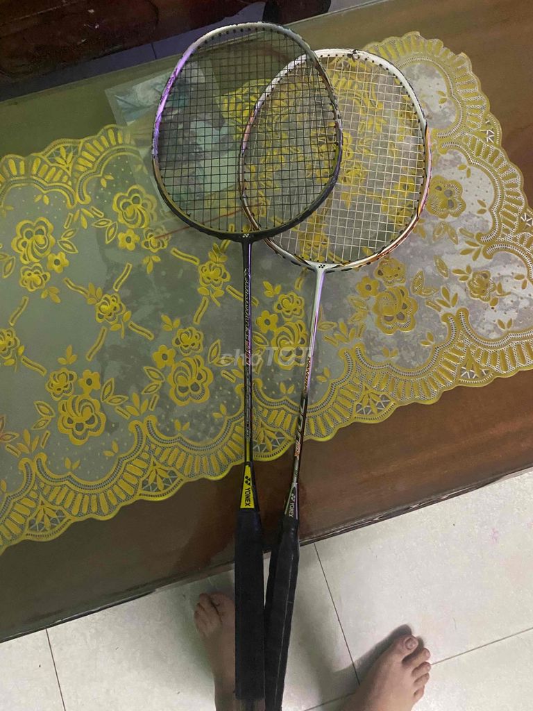 Cần bán 2 vợt yonex như hình