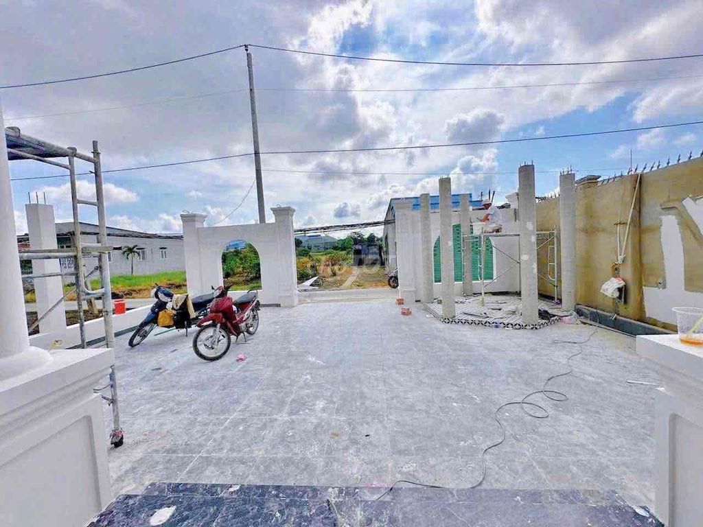 villa 300m2 thổ cư , vị trí đẹp Sổ hồng riêng 6pn , 3wc , hồ bơi mi ni. Mua bán nhà ở tại Huyện Cần Giuộc Long An được đăng bởi Hoàn BĐS  hình 5