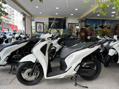 SH 150i 2017 Trắng Đen BSTP 28898 Chính Chủ. Mua bán Xe máy tại Quận Phú Nhuận Tp Hồ Chí Minh được đăng bởi Ngô Hà
