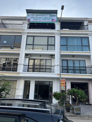 Chothuê nhàmới nguyêncăn LK B32-16 KDT Singgaden Vsip Phù Chẩn, Từ Sơn. Cho thuê văn phòng, mặt bằng kinh doanh tại Thị xã Từ Sơn Bắc Ninh được đăng bởi chủ nhà