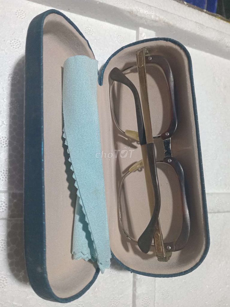 Kính gọng mạ vàng cổ điển unisex. Mua bán Phụ kiện thời trang khác tại Huyện Bình Chánh Tp Hồ Chí Minh được đăng bởi hàng bãi nhật bản hình 1