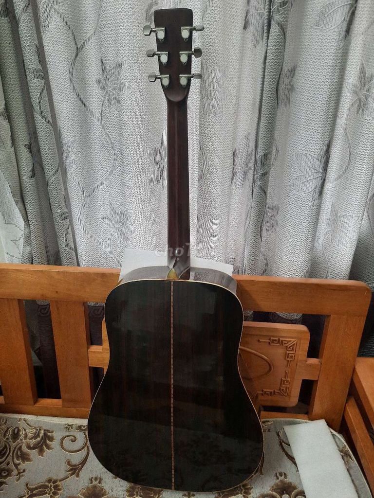 Cần bán lại cây đàn guitar Morris W30