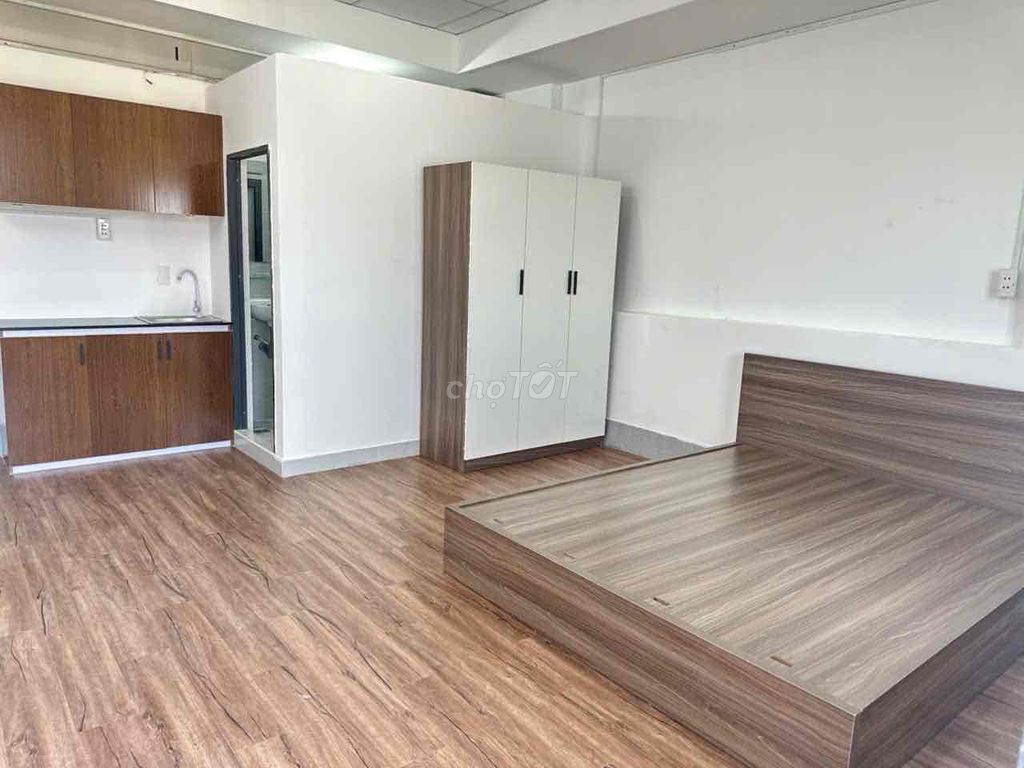 PHÒNG RỘNG CÓ BAN CÔNG 30m2 FULL NỘI THẤT MT TÂN SƠN