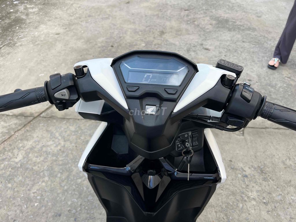 Vario 125 2021 trắng Ngọc trai.. Mua bán Xe máy tại Quận Ô Môn Cần Thơ được đăng bởi Trần Tùng hình 4