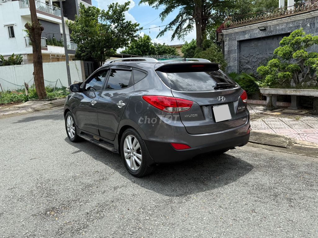 Bán Hyundai Tucson 2010 2 cầu Xám 1 chủ mua mới. Mua bán Ô tô tại Quận 12 Tp Hồ Chí Minh được đăng bởi BẢO BẢO hình 4