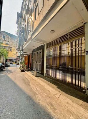 Bán nhà 5 tầng phố Trần Quốc Hoàn, mặt ngõ kinh doanh. Ôtô qua cửa. Mua bán văn phòng, mặt bằng kinh doanh tại Quận Cầu Giấy Hà Nội được đăng bởi Thuylinhhouse