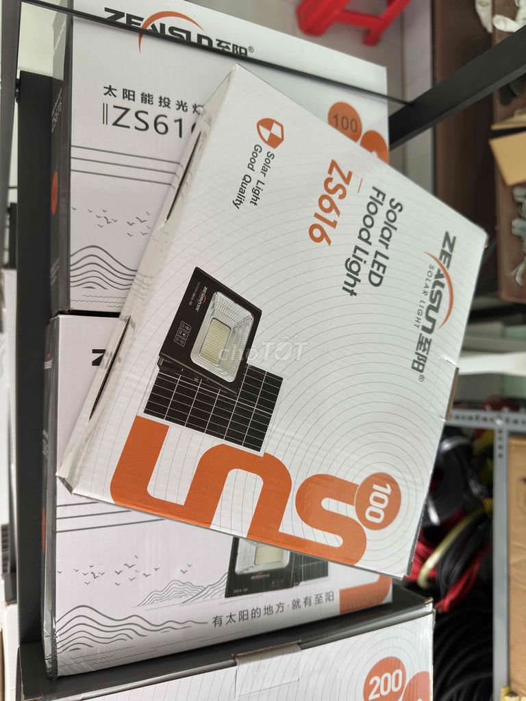 Đèn năng lượng mặt trời Zealsun 100w - 500w. Mua bán Đèn tại Thành phố Rạch Giá Kiên Giang được đăng bởi Năng lượng mặt trời Rạch Giá hình 1
