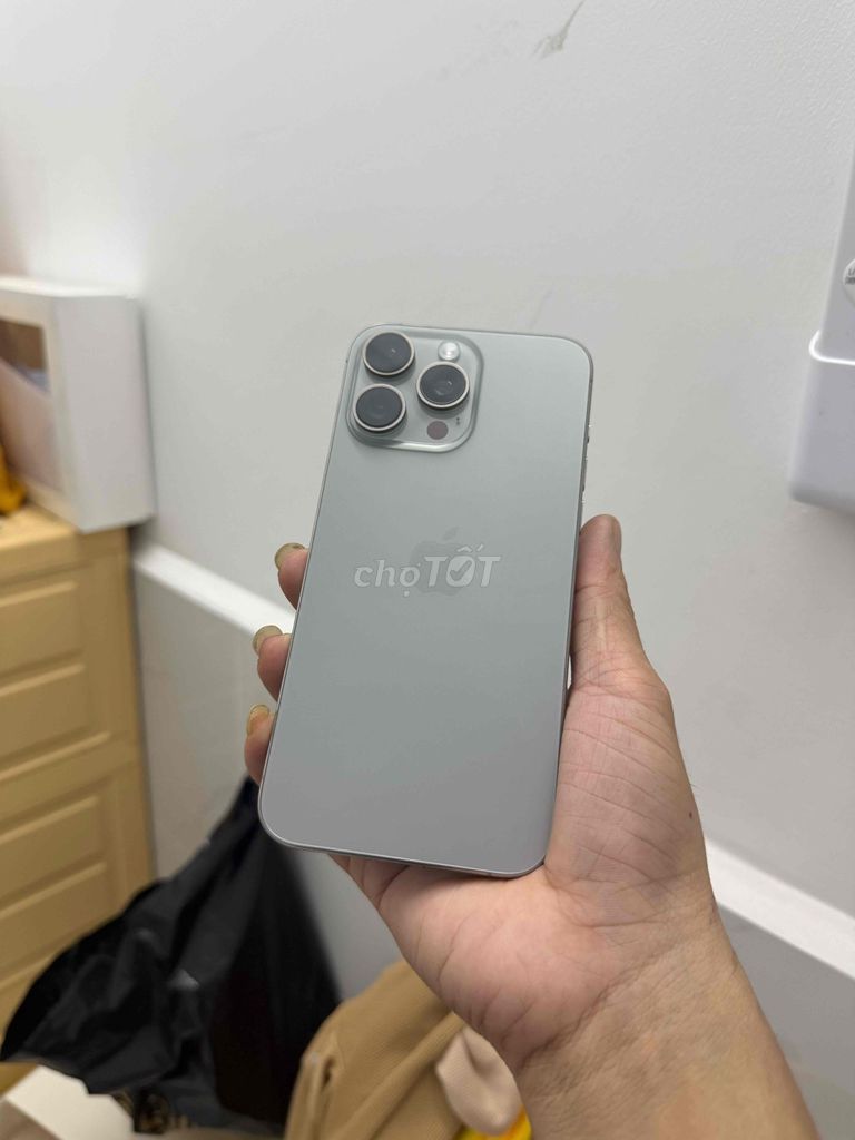 Apple iPhone 15 Pro Max Titan 256GB Đã qua sử dụng. Mua bán Điện thoại tại Thành phố Dĩ An Bình Dương được đăng bởi Hoàng Long Apple hình 1