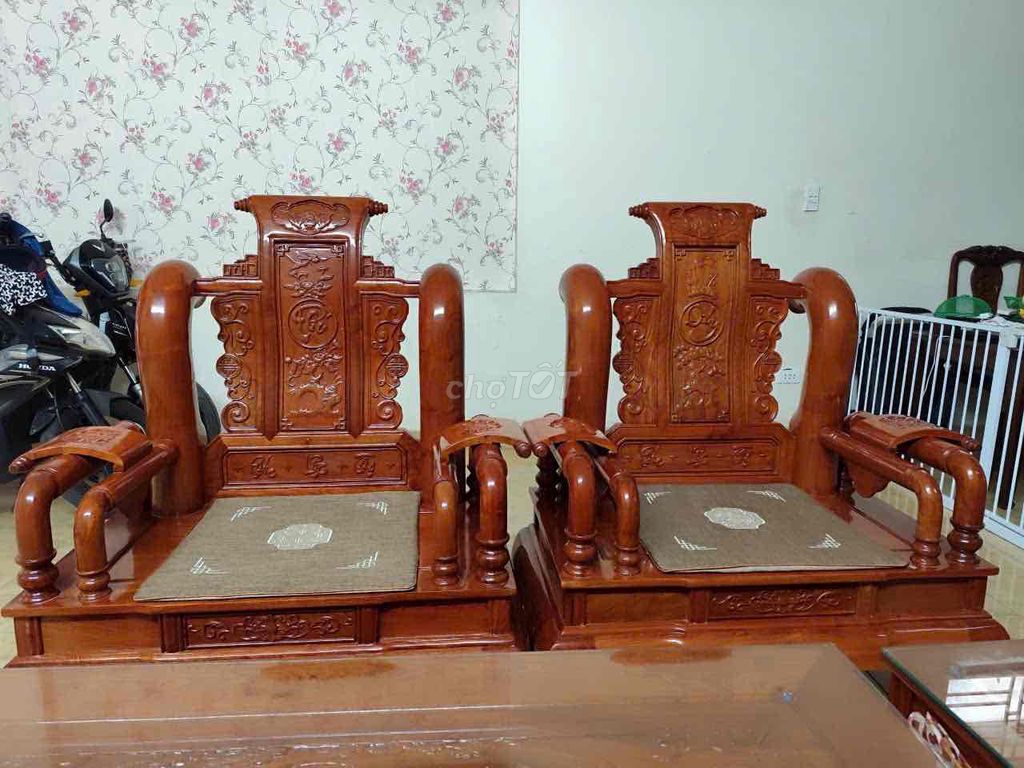 Bộ bàn ghế gỗ nâu đã qua sử dụng. Mua bán Bàn ghế tại Quận Lê Chân Hải Phòng được đăng bởi Ho hoang giang hình 1