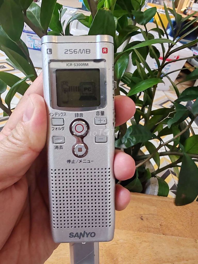Máy ghi âm Sanyo ICR-S300RM Bạc 256MB. Mua bán Tivi, Âm thanh tại Quận 7 Tp Hồ Chí Minh được đăng bởi Vy Vy hình 1