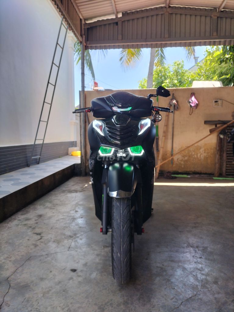 Xe SH160i độ 60-70củ cần bán sớm. Mua bán Xe máy tại Huyện Kim Thành Hải Dương được đăng bởi Nguyễn Công Hoan  hình 2