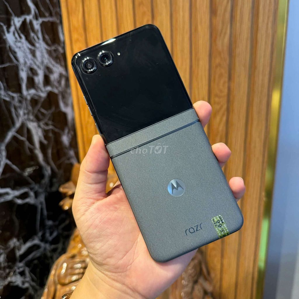 Motorola Razr 50s 256GB Xám Nhật. Mua bán Điện thoại tại Quận Ba Đình Hà Nội được đăng bởi TRẦN MINH SƠN hình 1