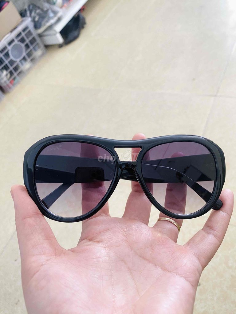 Kính râm Chanel Nữ Đen Ý. Mua bán Phụ kiện thời trang khác tại Thành phố Chí Linh Hải Dương được đăng bởi Quỳnh Nga 2hand hình 1