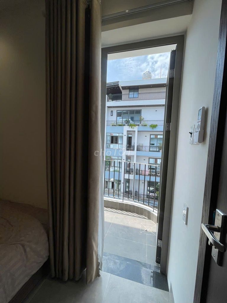 Spacious 2-bedroom apartment with washer and dryer by the river — photo 5