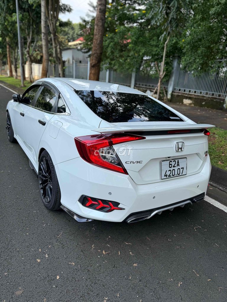 Honda Civic 1.5G Vtec Turbo 2018. Mua bán Ô tô tại Thành phố Thủ Dầu Một Bình Dương được đăng bởi Nguyễn quốc bảo hình 3