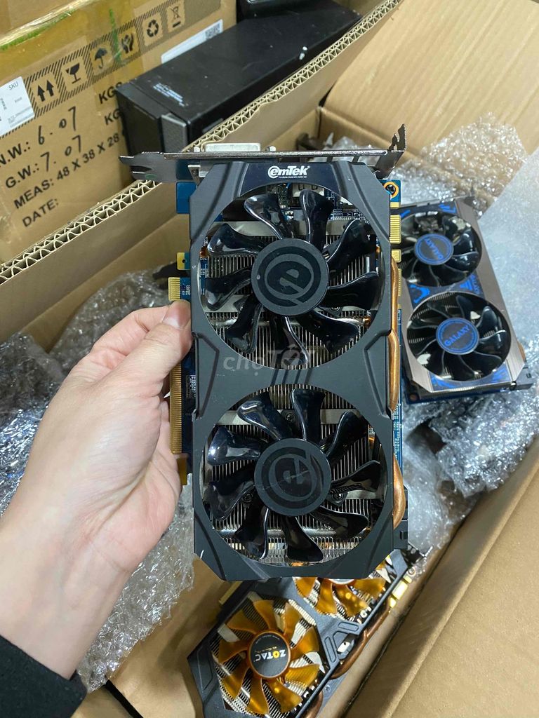 Cac hình GTX 760/2g -chạy 2 nguồn phụ 6pin