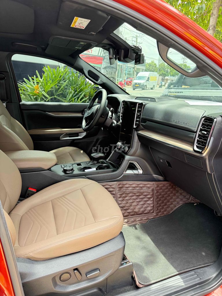 Everest 2023 Titanium AT 4x4 nội thất nâu hiếm.. Mua bán Ô tô tại Quận 1 Tp Hồ Chí Minh được đăng bởi Quynh Nguyen hình 6