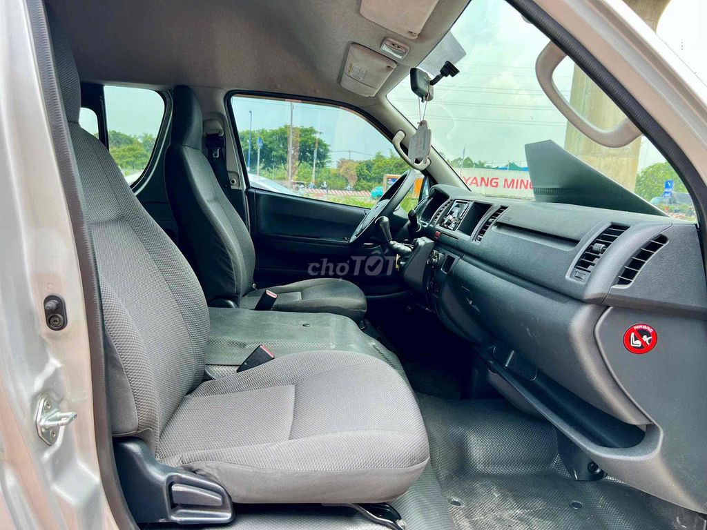 Bán Hiace dầu 3.0 2018 - Xe bảo dưỡng full hãng. Mua bán Ô tô tại Thành phố Thủ Đức Tp Hồ Chí Minh được đăng bởi Tấn Quang Toyota Đông Sài Gòn hình 10