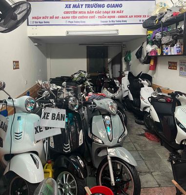 Vespa Trường Giang 27 Bùi Ngọc Dương, HBT , HN