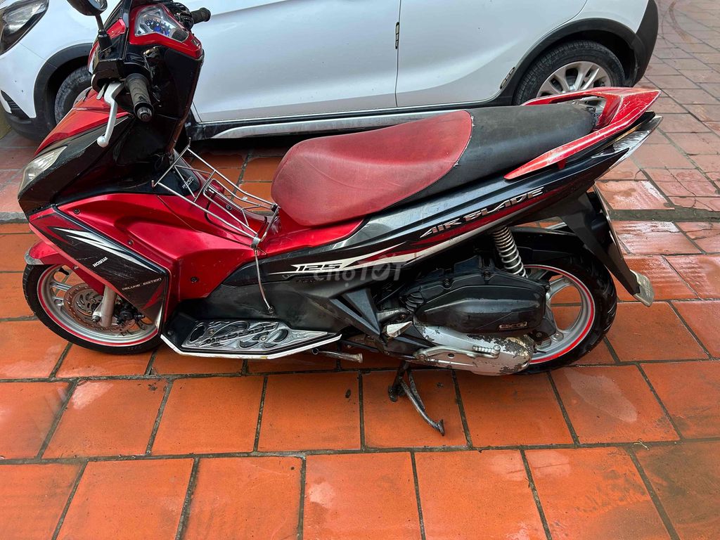 Хонда Эйр Блэйд 125 2013 красная 72000 км