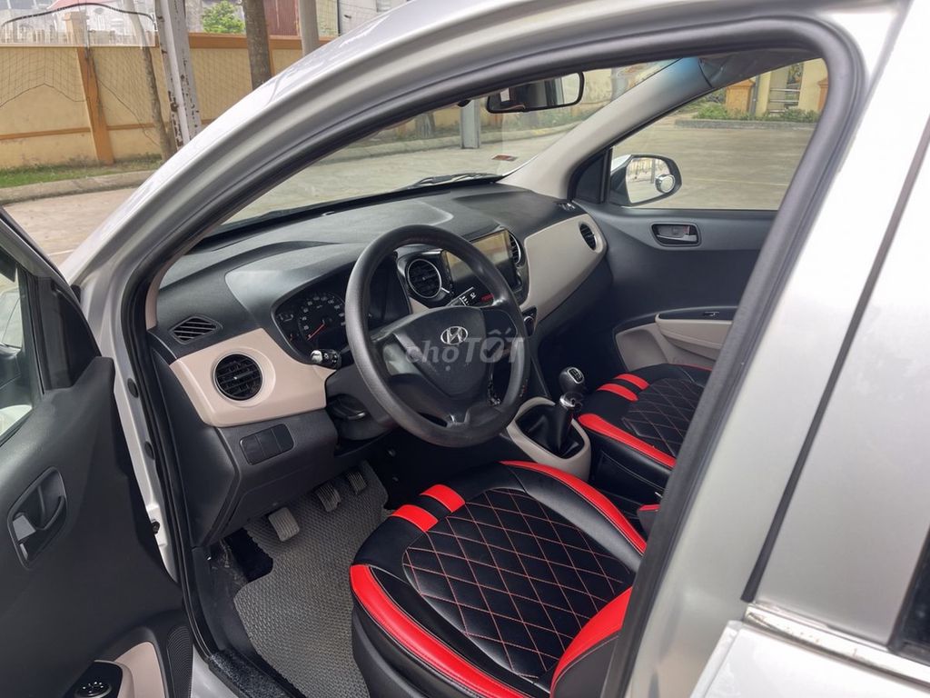Hyundai i10 Grand 2018 1.2 MT Base Серебристый