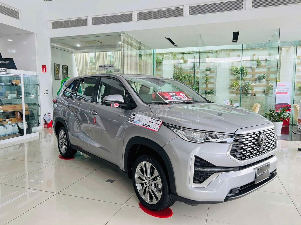 🚗TOYOTA INNOVA CROSS 2.0V🚗 GIẢM 30 TRIỆU✨LS THẤP. Mua bán Ô tô tại Thành phố Thủ Đức Tp Hồ Chí Minh được đăng bởi TOYOTA ĐÔNG SÀI GÒN hình 6