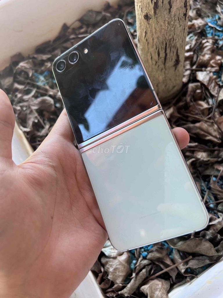 Z Flip 5 512GB bản vn ngoại hình 98%. Mua bán Điện thoại tại Quận Hà Đông Hà Nội được đăng bởi Gao Đỏ hình 1
