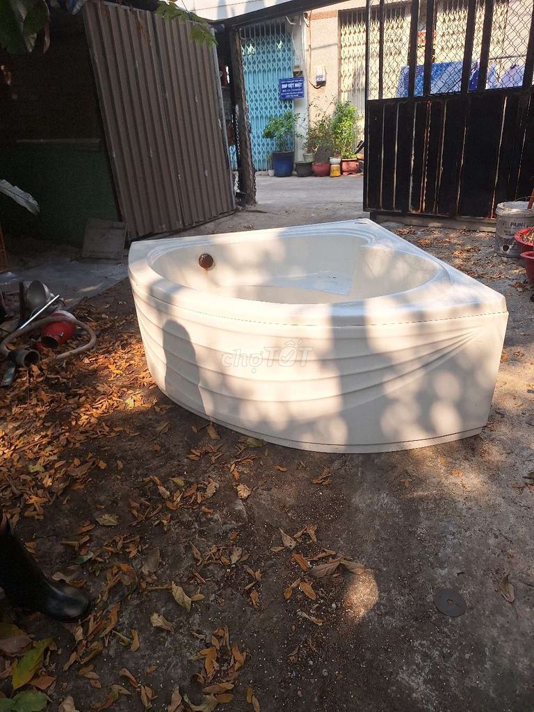 Bồn tắm góc 1m2 Trắng Đã qua sử dụng. Mua bán Thiết bị vệ sinh, nhà tắm tại Quận Bình Tân Tp Hồ Chí Minh được đăng bởi chế châu hình 1