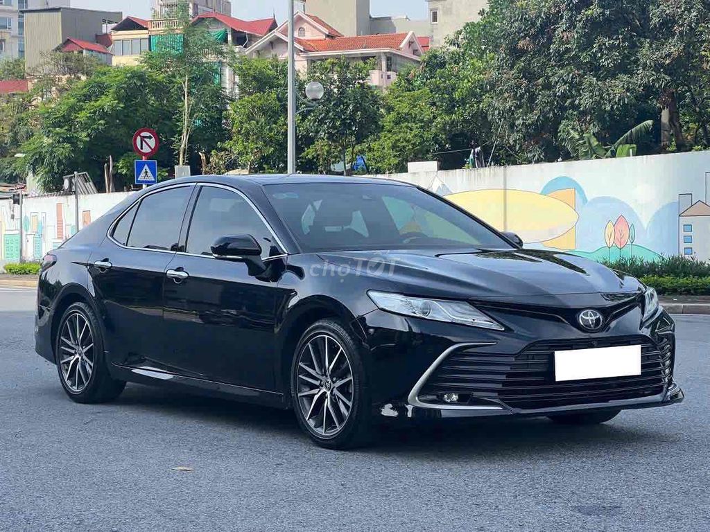Toyota Camry 2.5Q sx 2022 màu đen siêu nét. Mua bán Ô tô tại Quận Cầu Giấy Hà Nội được đăng bởi Cao Quý hình 2