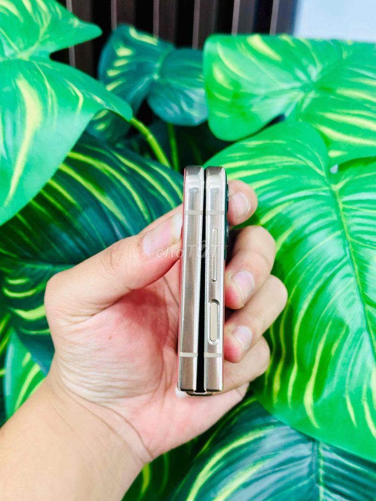 Sam Sung Galaxy Zflip 4 8GB/256GB Vàng 99% ZIN. Mua bán Điện thoại tại Quận 10 Tp Hồ Chí Minh được đăng bởi iStockHCM hình 5