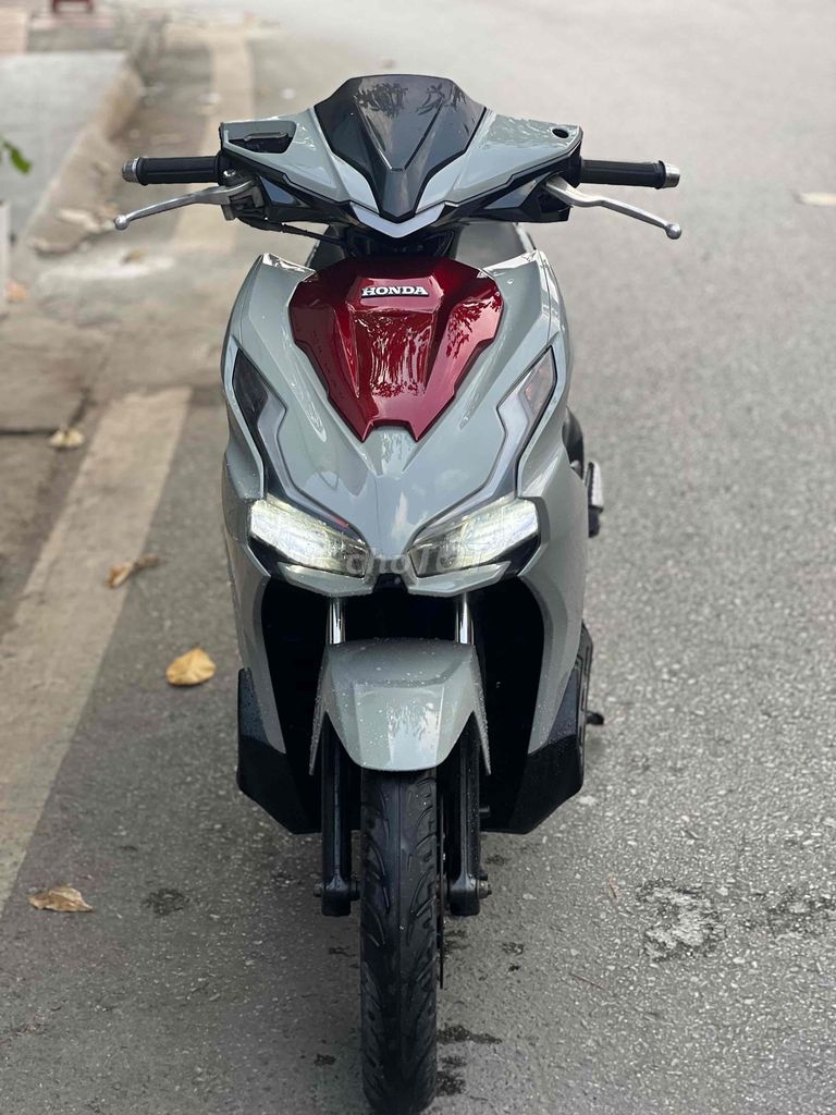 Honda Airblade серый/красный 2023