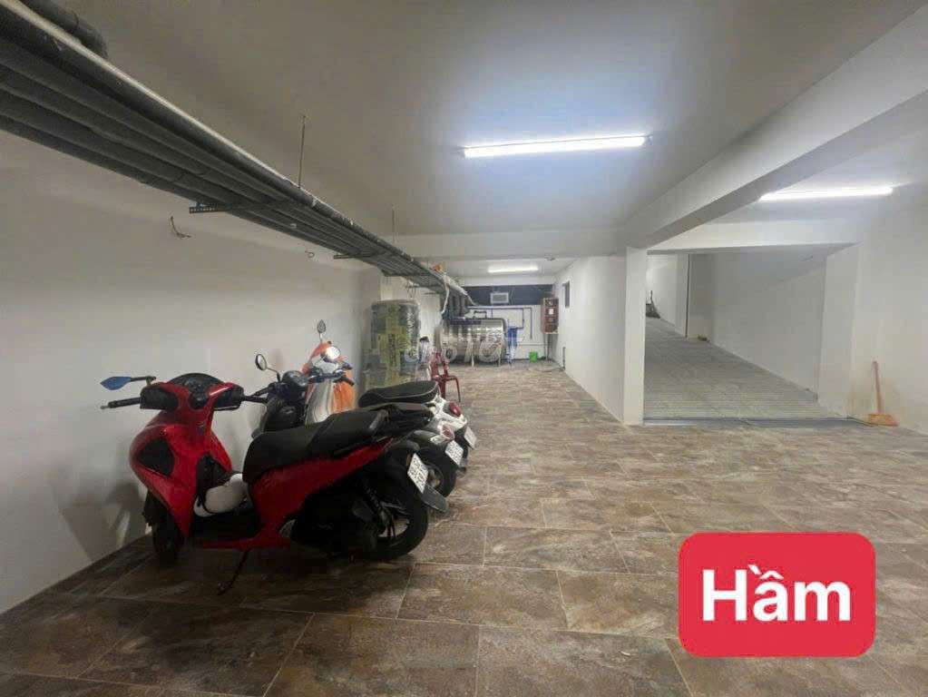 Угловое здание 2 фасада на Ле Куанг Динь, площадь 1500 кв.м