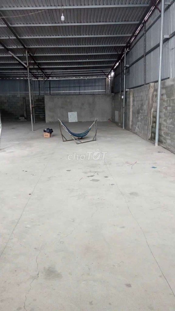 Xưởng Dĩ An 300m² đường cont làm kho sản xuất