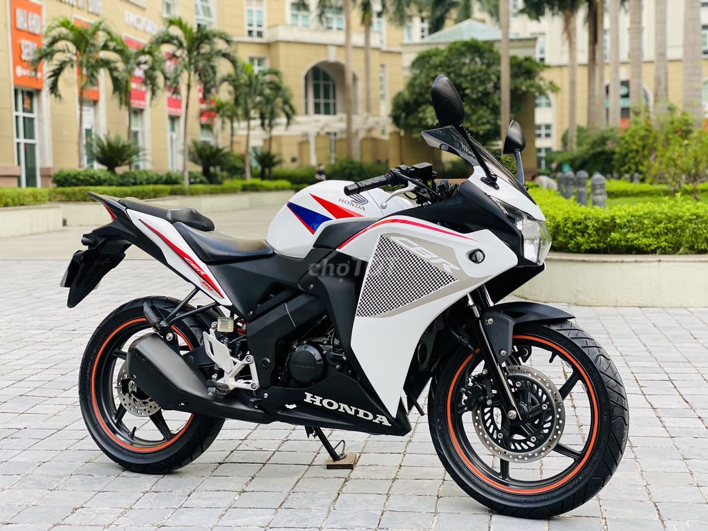 HONDA CBR 150 TRẮNG NHẬP THÁI MÁY ZIN CHÍNH CHỦ. Mua bán Xe máy tại Quận Cầu Giấy Hà Nội được đăng bởi Đạt Bùi hình 5