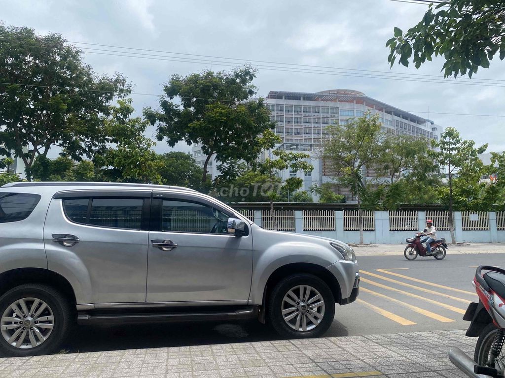 Isuzu Mu X 2019 1.9 4X2 AT - 11900 km. Mua bán Ô tô tại Thành phố Thuận An Bình Dương được đăng bởi Nhật Nam hình 2
