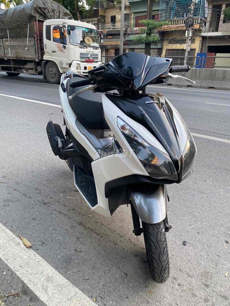 Honda airblade chính chủ đời cao zin đẹp mê ly. Mua bán Xe máy tại Quận Hồng Bàng Hải Phòng được đăng bởi Ly  hình 2