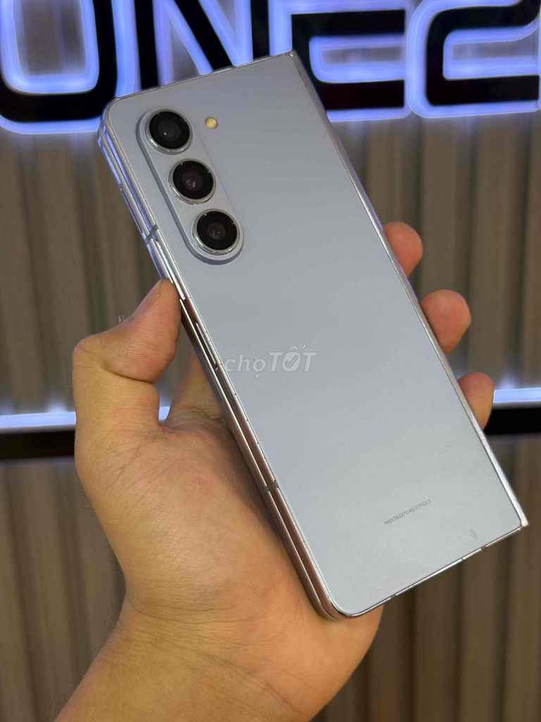 Samsung ZFfold 5 512GB Bạc 99%. Mua bán Điện thoại tại Quận 3 Tp Hồ Chí Minh được đăng bởi Phone2Hand hình 1
