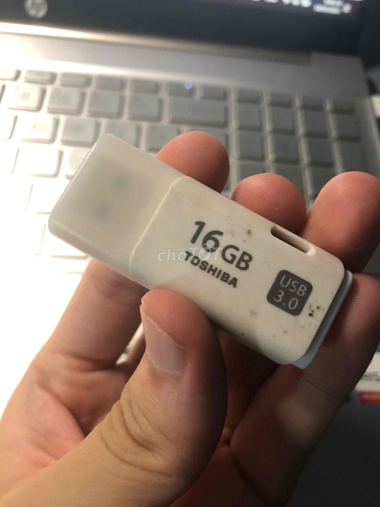 USB 3.0 TOSHIBA 16GB cũ chính hãng ( Free Ship )