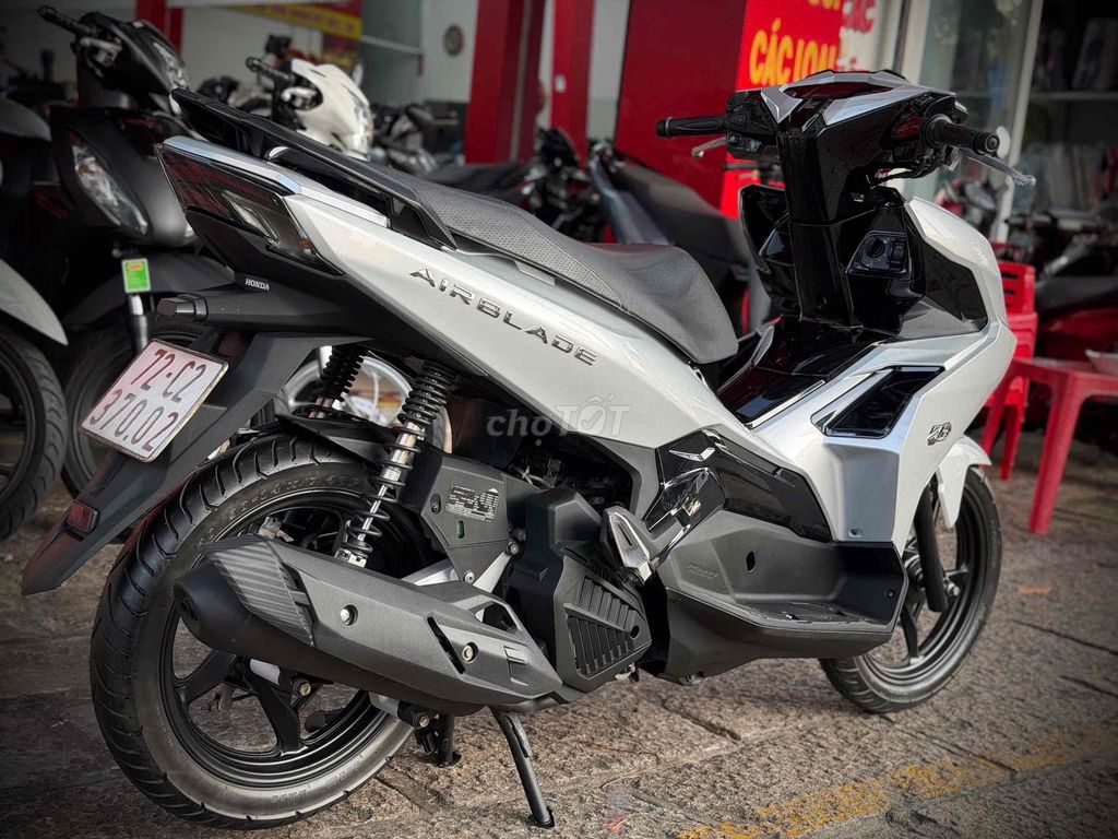 Главная подпись Honda Airblade 125 2020 года, серебристый Porsche