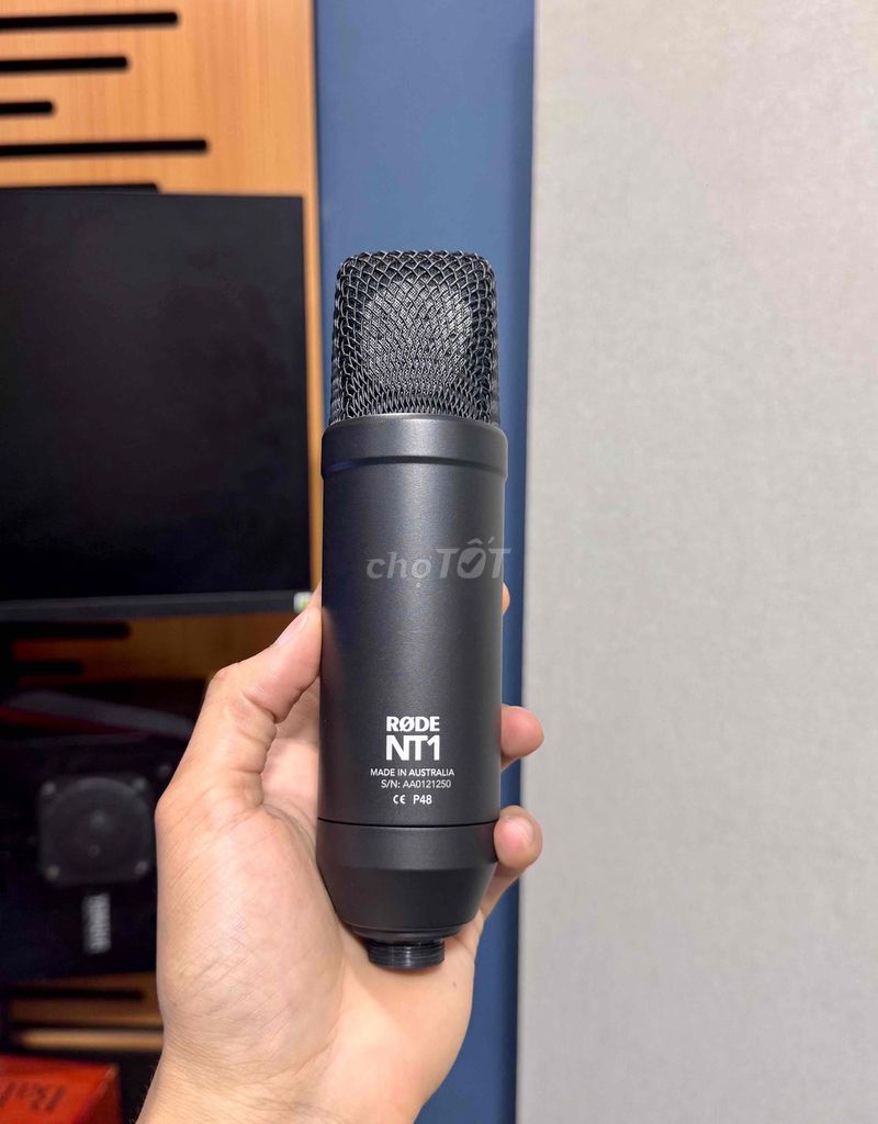 Microphone Rode NT1 Đen kèm Shockmount. Mua bán Tivi, Âm thanh tại Quận Thanh Xuân Hà Nội được đăng bởi Đức Trí hình 1