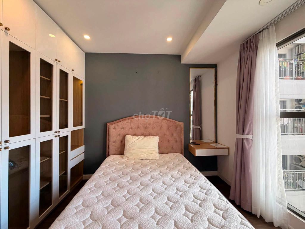 Cho thuê căn hộ 2PN Saigon Royal, Quận 4, view hồ bơi - ảnh 4