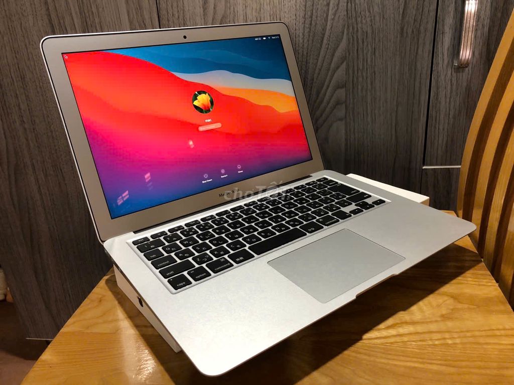 macbook air 2017 like new.máy 99%