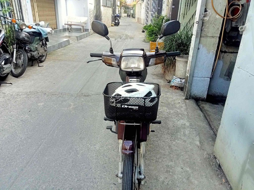 Тайские коричневые номера автомобилей Honda Dream