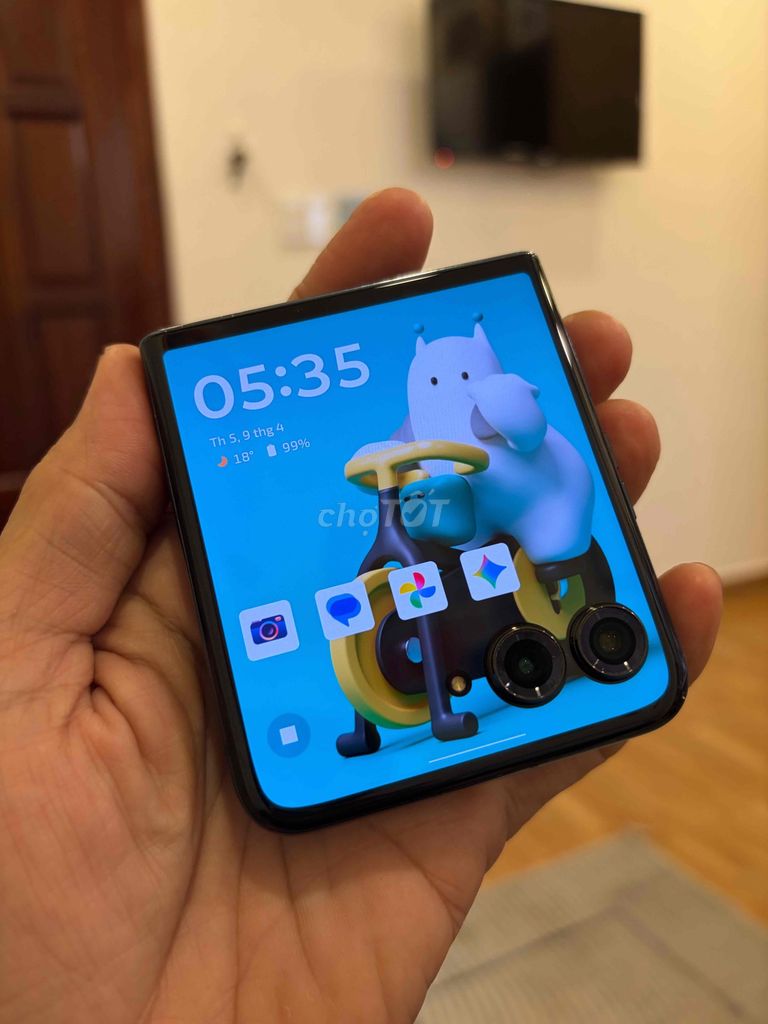 Motorola Razr 50 Ultra Siêu phẩm Màn hình gập. Mua bán Điện thoại tại Thành phố Đà Lạt Lâm Đồng được đăng bởi Lavie Nguyễn  hình 1