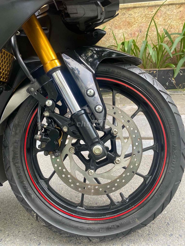Yamaha R15 V3 hàng hiếm chạy ít- xe như mới  moto. Mua bán Xe máy tại Quận Cầu Giấy Hà Nội được đăng bởi Tong motor xe may hình 3
