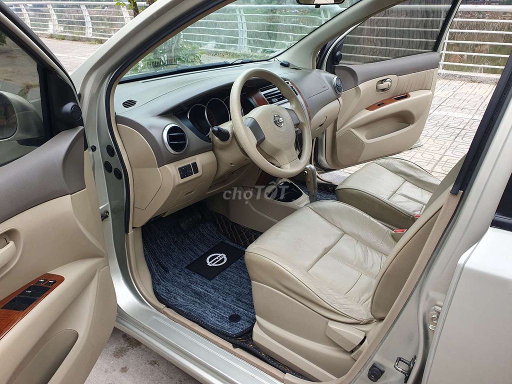 Bán nissan livina 1.8 AT 2011 chính chủ