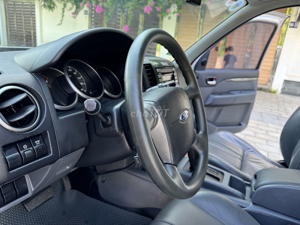 Ford Everest 2014 Limited 4x2 - siêu mới. Mua bán Ô tô tại Quận Long Biên Hà Nội được đăng bởi Mr. Đại mua bán ô tô hình 11