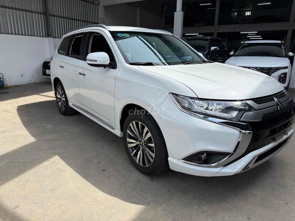 Mitsubishi Outlander CVT 2022 Trắng 77.000 Km. Mua bán Ô tô tại Thành phố Thủ Đức Tp Hồ Chí Minh được đăng bởi Long Auto Vạn Phúc hình 4