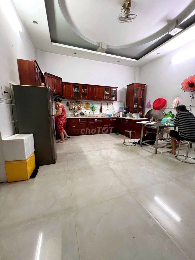 MẶT TIỀN BÀ TRIỆU – 4 TẦNG BTCT – NGAY TRUNG TÂM THỊ TRẤN HÓC MÔN 